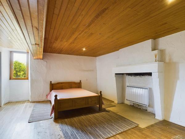 Propriété dans hameau de trois chambres avec vue imprenable.