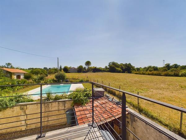 Propriété dans hameau de trois chambres avec vue imprenable.