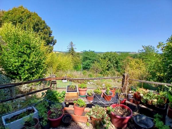 Propriété dans hameau de trois chambres avec vue imprenable.