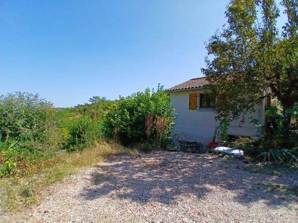 Propriété dans hameau de trois chambres avec vue imprenable.