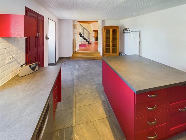 Propriété dans hameau de trois chambres avec vue imprenable.