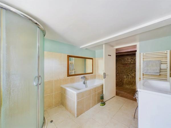 Propriété dans hameau de trois chambres avec vue imprenable.