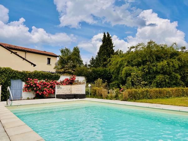 Spacieuse maison de 4 chambres avec piscine, à pied de Sarlat