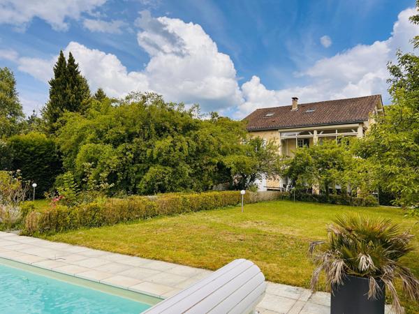 Spacieuse maison de 4 chambres avec piscine, à pied de Sarlat