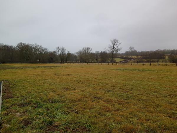 Secteur Olby, terrains bornés, viabilisés eau, edf, accès fait 53 230 € H.A.I.*