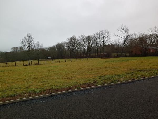 Secteur Olby, terrains bornés, viabilisés eau, edf, accès fait 53 230 € H.A.I.*