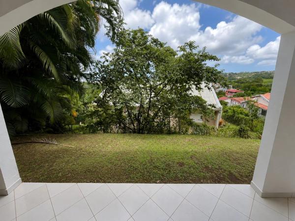 Vente                                                      Appartement
                        
                     2 pièces                                         à Saint-Joseph