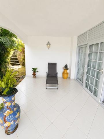 Vente                                                      Appartement
                        
                     2 pièces                                         à Saint-Joseph