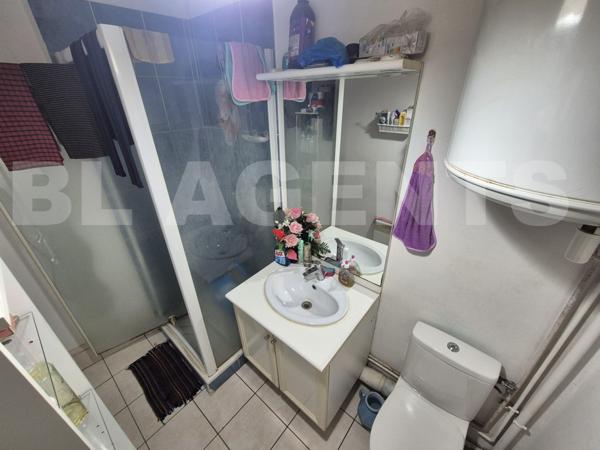 F2 gare de GAGNY Centre de 28.5 m² avec cour de 34m² LOUE 750 € Idéal investisseurs