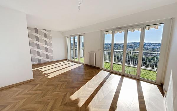 Appartement à vendre    3 pièces • 73,80 m2 Saint-Raphaël