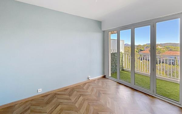 Appartement à vendre    3 pièces • 73,80 m2 Saint-Raphaël