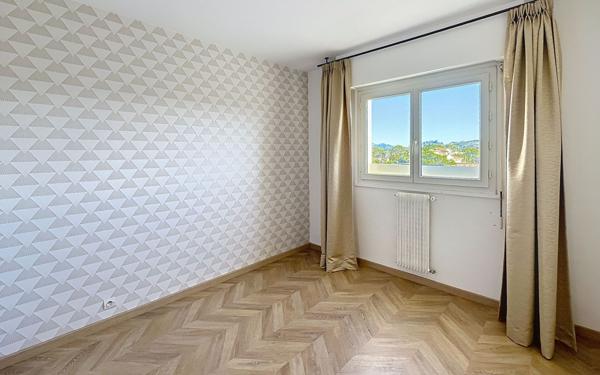 Appartement à vendre    3 pièces • 73,80 m2 Saint-Raphaël