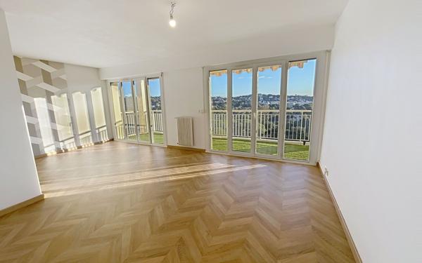 Appartement à vendre    3 pièces • 73,80 m2 Saint-Raphaël