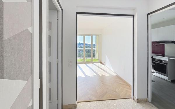 Appartement à vendre    3 pièces • 73,80 m2 Saint-Raphaël