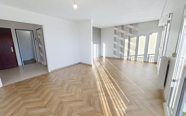 Appartement à vendre    3 pièces • 73,80 m2 Saint-Raphaël
