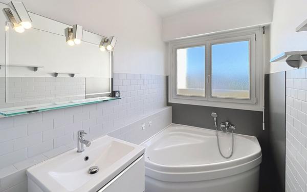 Appartement à vendre    3 pièces • 73,80 m2 Saint-Raphaël