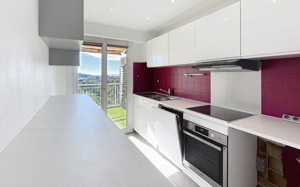 Appartement à vendre    3 pièces • 73,80 m2 Saint-Raphaël