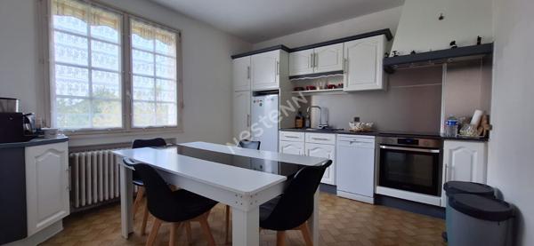 Villa sur sous-sol offrant 3 chambres, proche des commodités dans un environnement calme