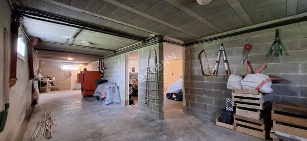 Villa sur sous-sol offrant 3 chambres, proche des commodités dans un environnement calme