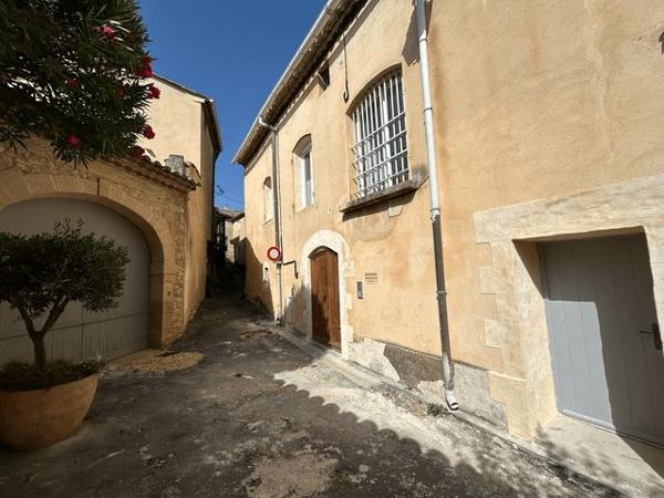 Local commercial 1 pièce T1 F1 16.7 m² à Saint Maximin 2 Rue des Templiers 30700 à louer