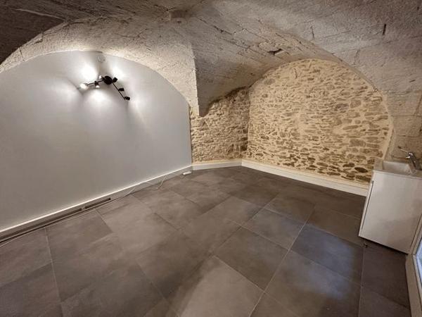 Local commercial 1 pièce T1 F1 16.7 m² à Saint Maximin 2 Rue des Templiers 30700 à louer