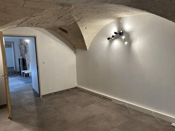 Local commercial 1 pièce T1 F1 16.7 m² à Saint Maximin 2 Rue des Templiers 30700 à louer