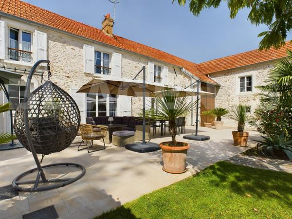 EXCEPTIONNEL CORP DE FERME ENTIEREMENT RENOVE