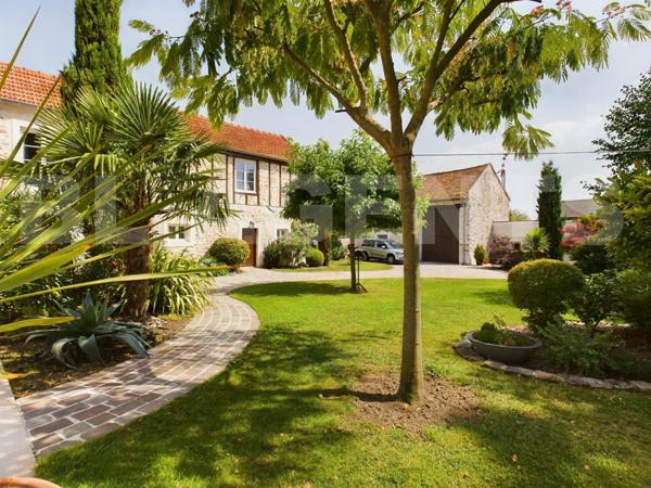 EXCEPTIONNEL CORP DE FERME ENTIEREMENT RENOVE