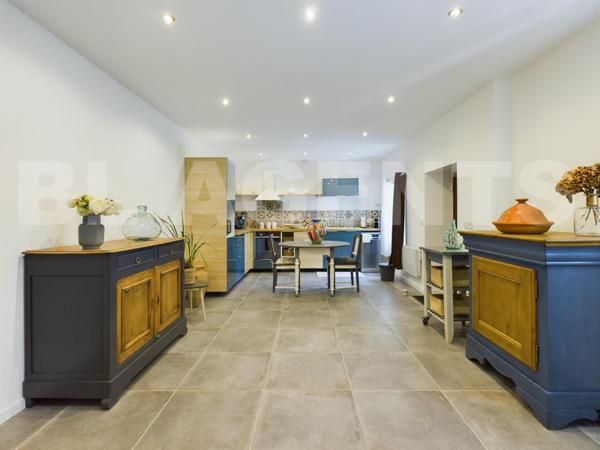 EXCEPTIONNEL CORP DE FERME ENTIEREMENT RENOVE