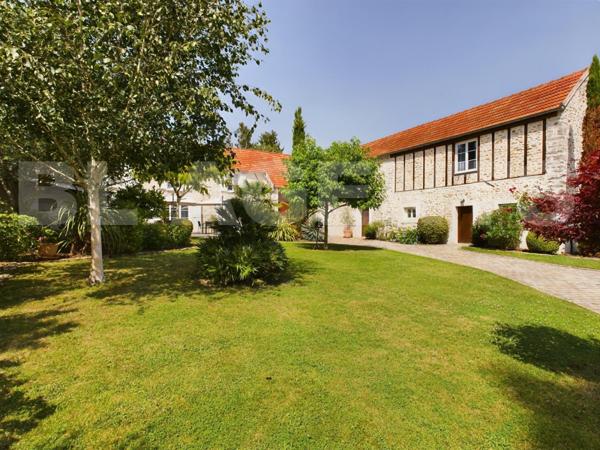 EXCEPTIONNEL CORP DE FERME ENTIEREMENT RENOVE