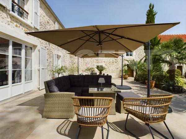 EXCEPTIONNEL CORP DE FERME ENTIEREMENT RENOVE