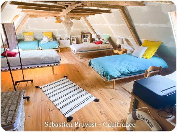 Dpt Dordogne (24), à vendre 11 pièces proche Thiviers (24) propriété de 325 m², terrain 22200 m², dépendance, piscine.