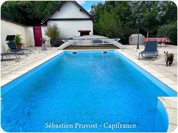 Dpt Dordogne (24), à vendre 11 pièces proche Thiviers (24) propriété de 325 m², terrain 22200 m², dépendance, piscine.