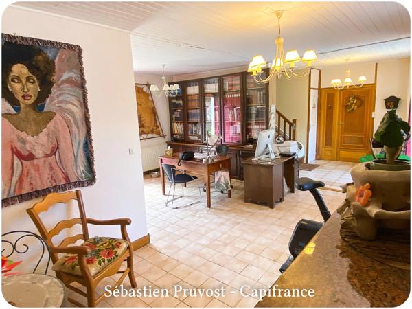 Dpt Dordogne (24), à vendre 11 pièces proche Thiviers (24) propriété de 325 m², terrain 22200 m², dépendance, piscine.