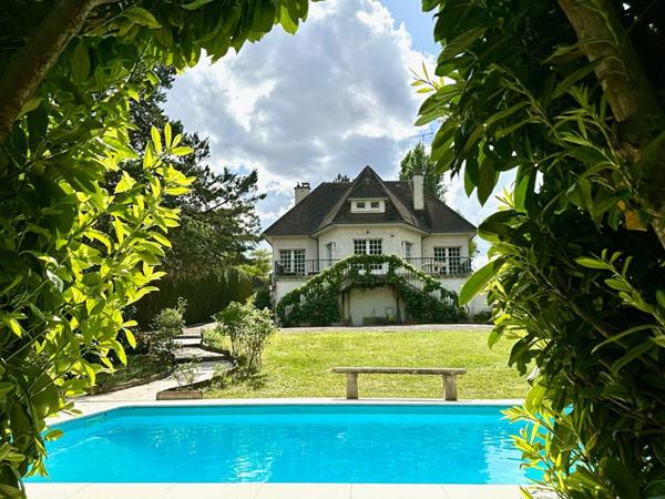 A VENDRE Secteur recherché AMILLY - SPACIEUSE MAISON, PISCINE, JARDIN, ACCES  PRIVATIF AU CANAL DE BRIARE