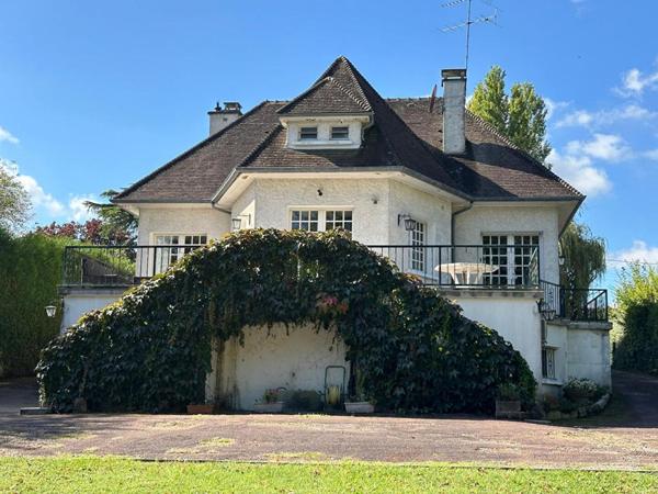A VENDRE Secteur recherché AMILLY - SPACIEUSE MAISON, PISCINE, JARDIN, ACCES  PRIVATIF AU CANAL DE BRIARE
