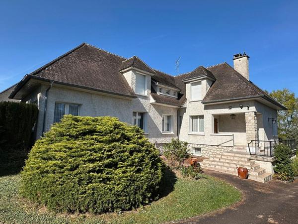 A VENDRE Secteur recherché AMILLY - SPACIEUSE MAISON, PISCINE, JARDIN, ACCES  PRIVATIF AU CANAL DE BRIARE