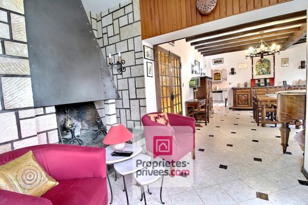 A VENDRE Secteur recherché AMILLY - SPACIEUSE MAISON, PISCINE, JARDIN, ACCES  PRIVATIF AU CANAL DE BRIARE