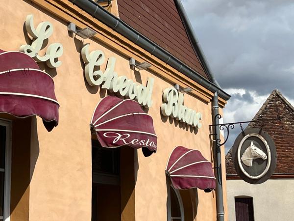 Fonds de commerce Restaurant-Bar à PERRECY LES FORGES (71) avec grand appartement de fonction