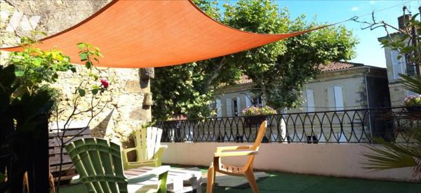 VIC-FEZENSAC, centre ville maison de maître de 300m² cour et terrasse.