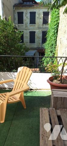 VIC-FEZENSAC, centre ville maison de maître de 300m² cour et terrasse.