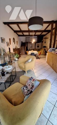 VIC-FEZENSAC, centre ville maison de maître de 300m² cour et terrasse.