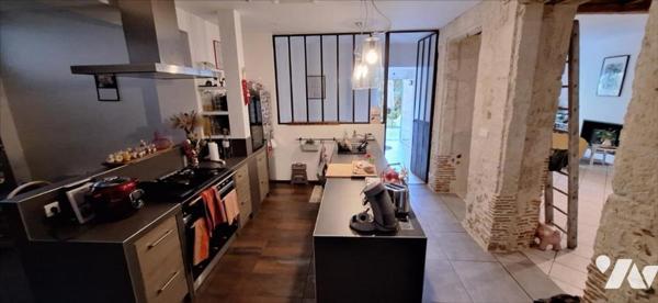 VIC-FEZENSAC, centre ville maison de maître de 300m² cour et terrasse.