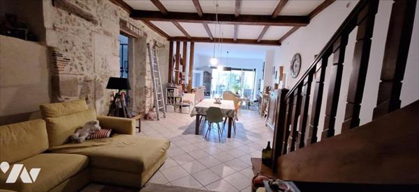VIC-FEZENSAC, centre ville maison de maître de 300m² cour et terrasse.