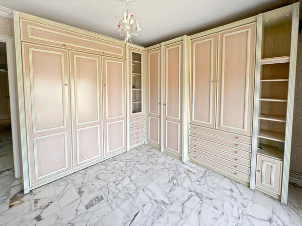 Le Cannet Secteur Montjoly Appartement 3 pièces de 85,20 m² avec vue dégagée et aperçu mer