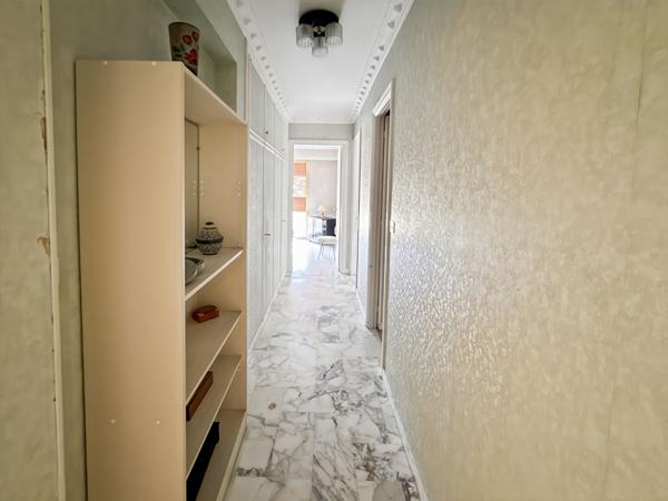 Le Cannet Secteur Montjoly Appartement 3 pièces de 85,20 m² avec vue dégagée et aperçu mer