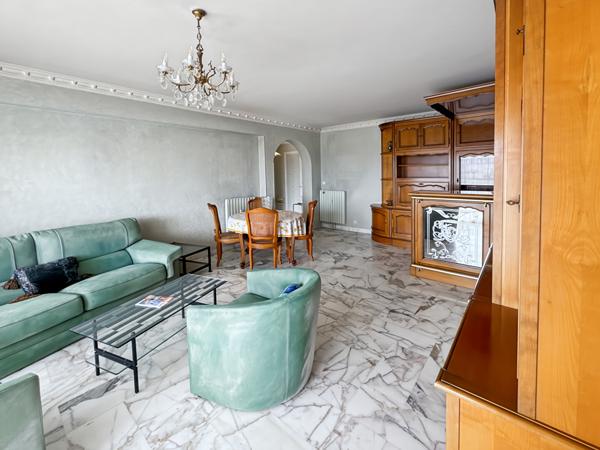 Le Cannet Secteur Montjoly Appartement 3 pièces de 85,20 m² avec vue dégagée et aperçu mer