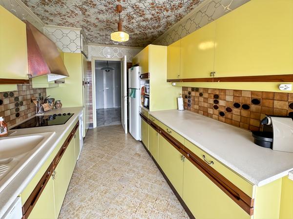 Le Cannet Secteur Montjoly Appartement 3 pièces de 85,20 m² avec vue dégagée et aperçu mer