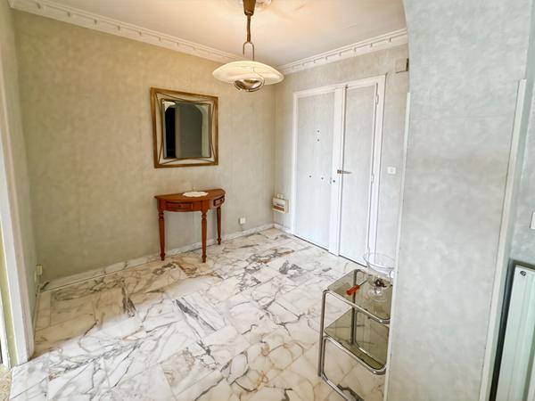 Le Cannet Secteur Montjoly Appartement 3 pièces de 85,20 m² avec vue dégagée et aperçu mer
