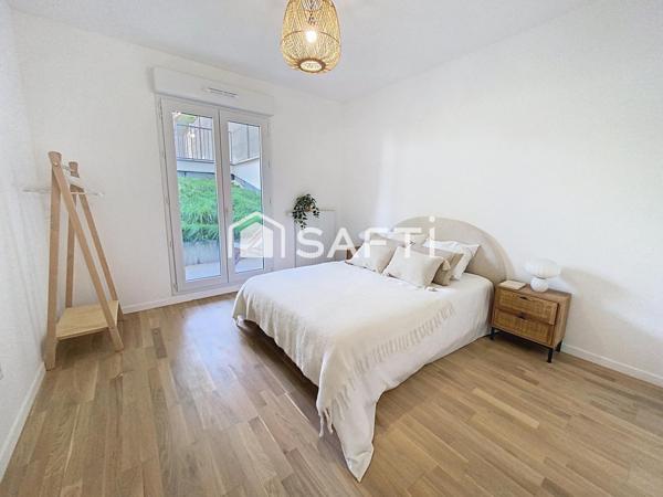 PROCHE METRO LIGNE 14 - LUMINEUX - TERRASSE ET JARDIN